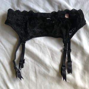 Lace garter belt